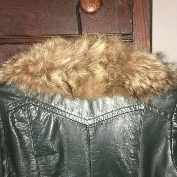 Vintage Leather Jacket with Fur Collar - Picture 9 of 16